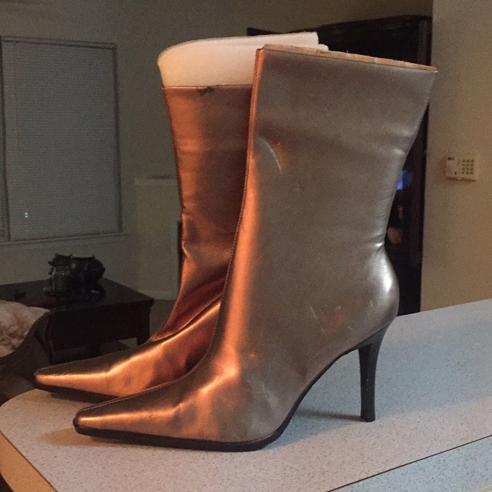 Heeled pointed toe boots